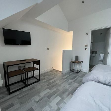10Min To City - Free Parking - Private Studio - Contractor Friendly Manchester Exteriér fotografie