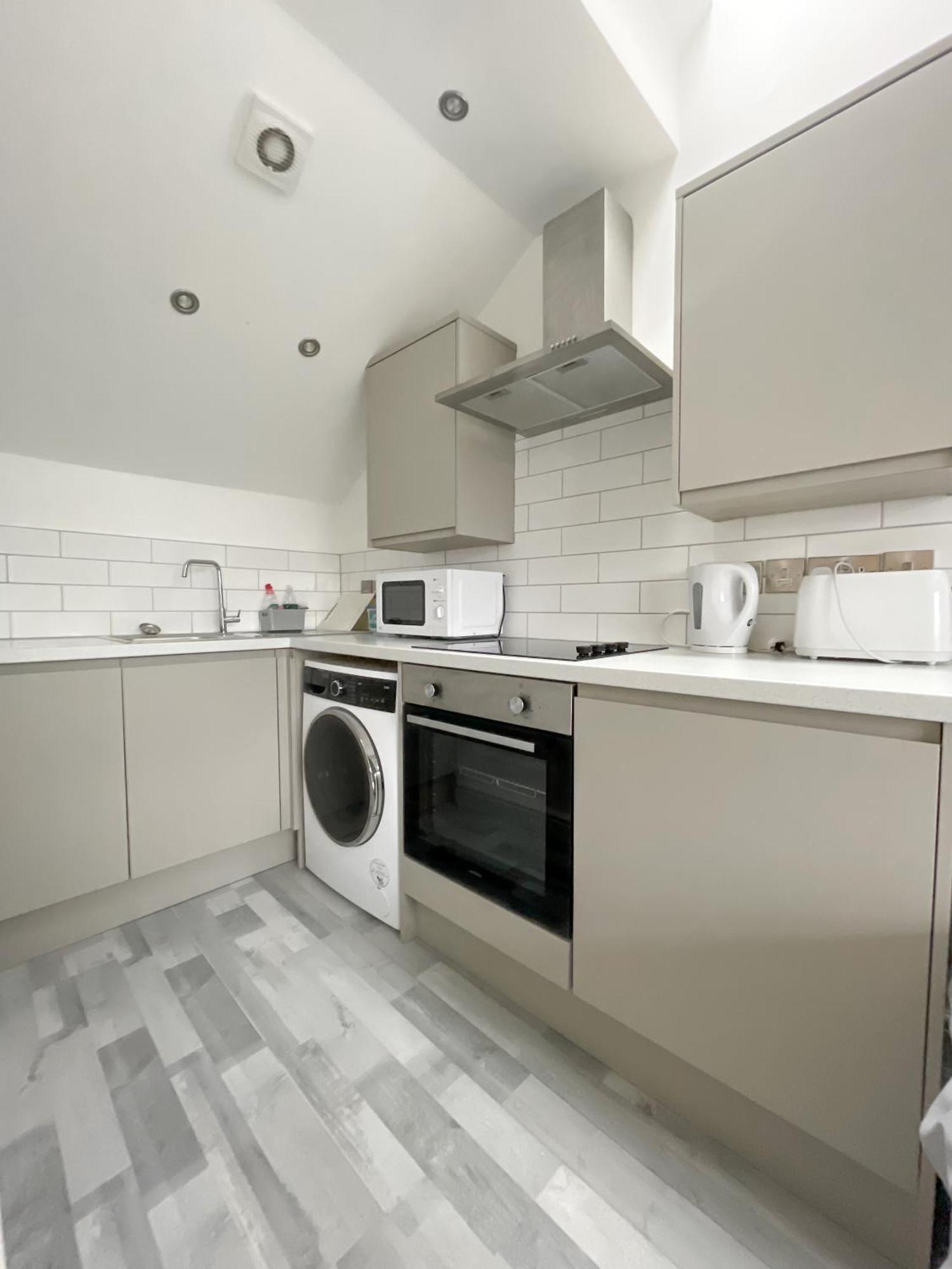 10Min To City - Free Parking - Private Studio - Contractor Friendly Manchester Exteriér fotografie